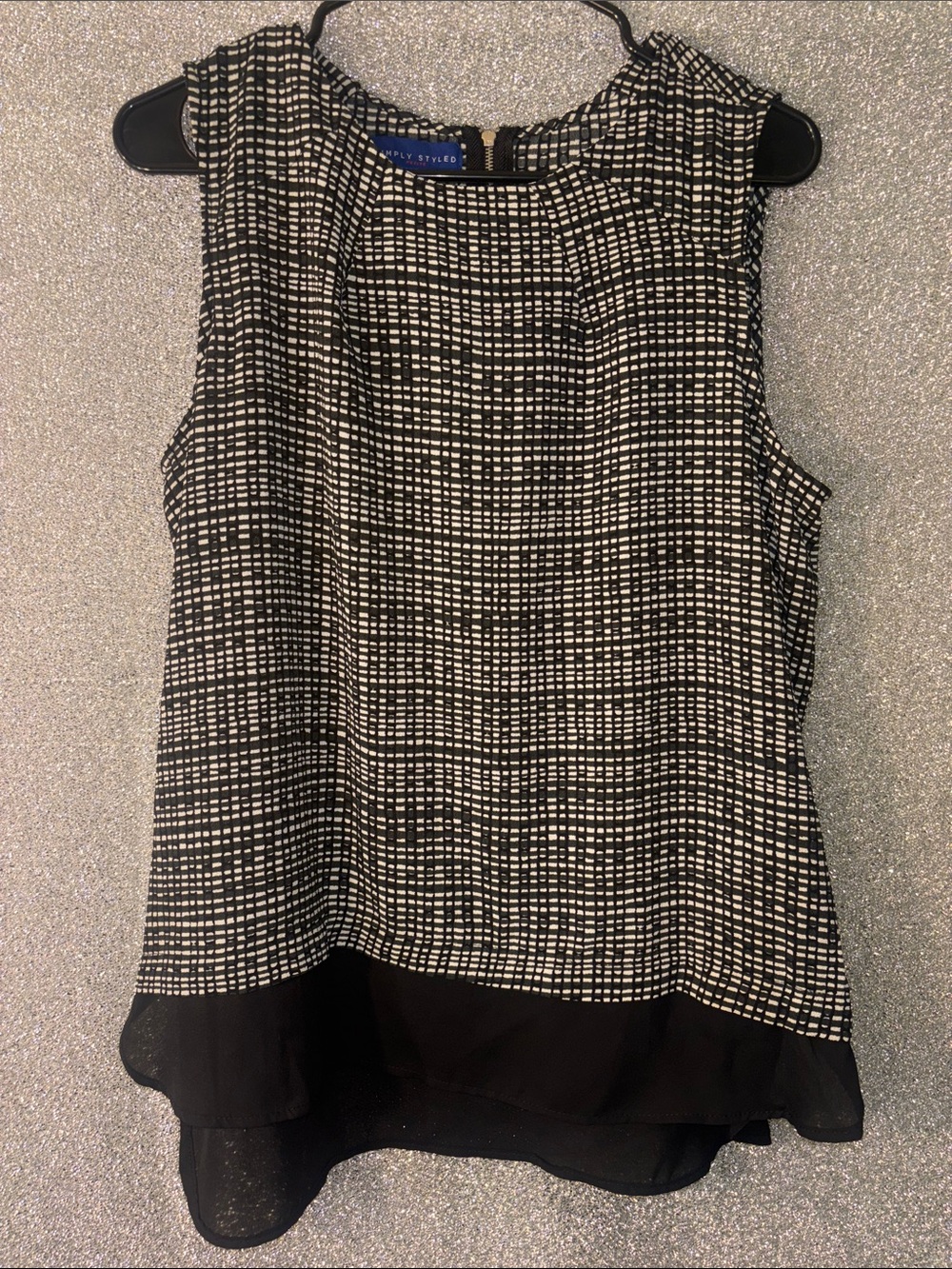Simply styled petite sleeveless top size XLP